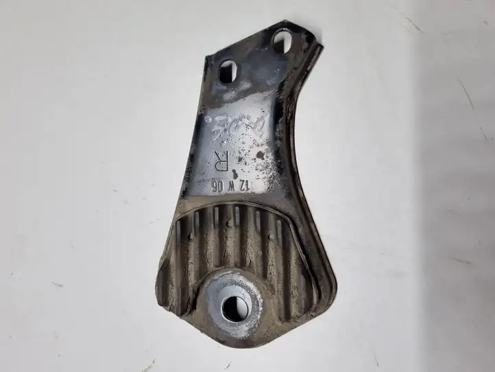 Mercedes-Benz C W204 (2007 - 2014) A2043520246 Деталь задней подвески — фото 1