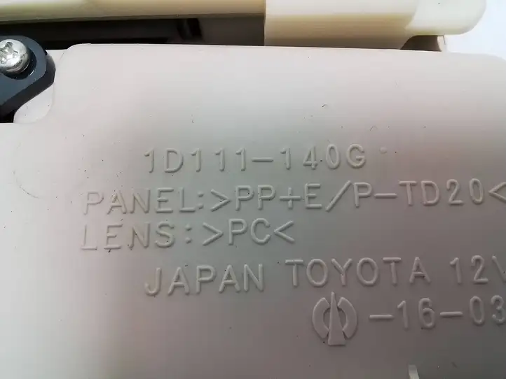 Lexus CT 200H (2013 - 2017) 1D111140G Передняя подсветка — фото 3