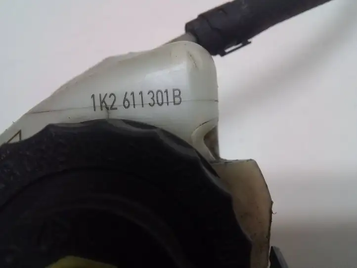 Skoda Octavia Mk2 (1Z) (2004 - 2013) 1K2611301B Бачок тормозной жидкости — фото 2