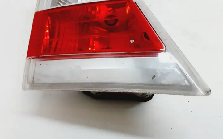 Volvo V70 (2013 - 2016) Задний фонарь в крышке багажника — фото 4