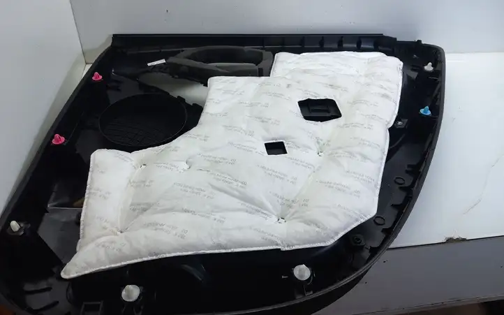 Hyundai ix35 (2013 - 2019) Обшивка задней двери — фото 3
