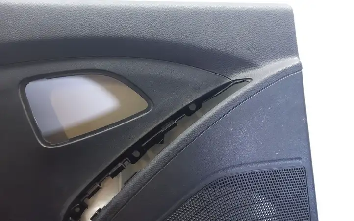 Hyundai ix35 (2013 - 2019) Обшивка задней двери — фото 4
