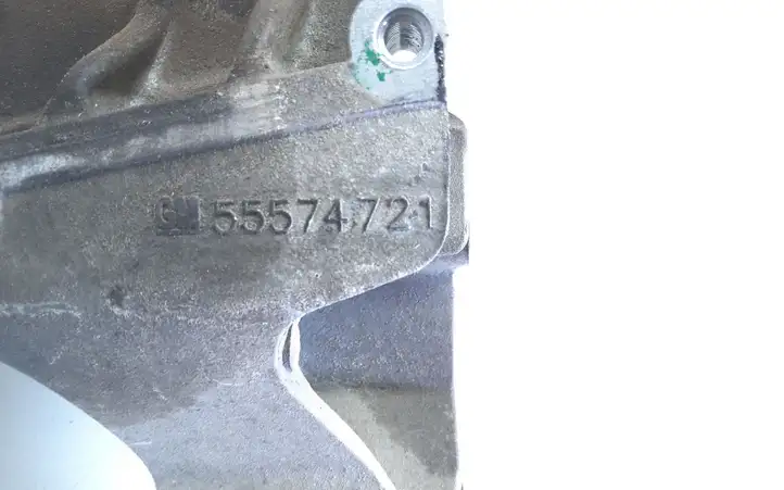Opel Insignia A (2008 - 2017) 55574721 Кронштейн топливного насоса — фото 4
