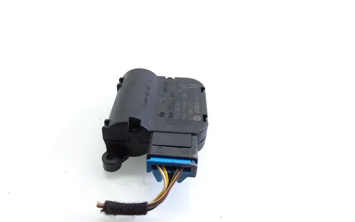 Volkswagen PASSAT B6 (2005 - 2010) 0132801362 Двигатель задвижки потока воздуха — фото 3