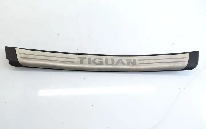 Volkswagen Tiguan (2007 - 2011) 5N0071303 Внутренняя отделка переднего порога — фото 1