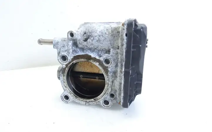 Toyota Avensis T250 (2006 - 2009) 2203037050 Дроссельная заслонка — фото 3