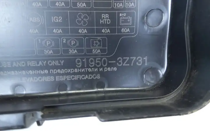 Hyundai i40 (2015 - ) 919503Z731 Крышка ящика предохранителей — фото 3