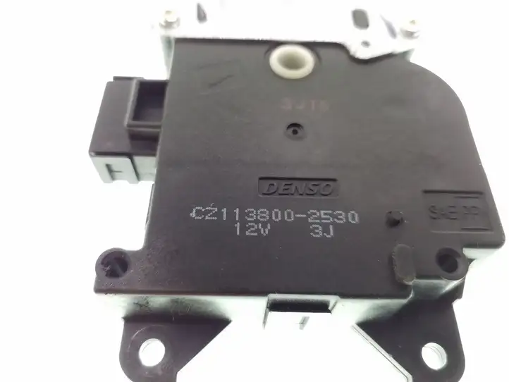 Toyota Yaris (2005 - 2009) 1138002530 Двигатель задвижки потока воздуха — фото 1