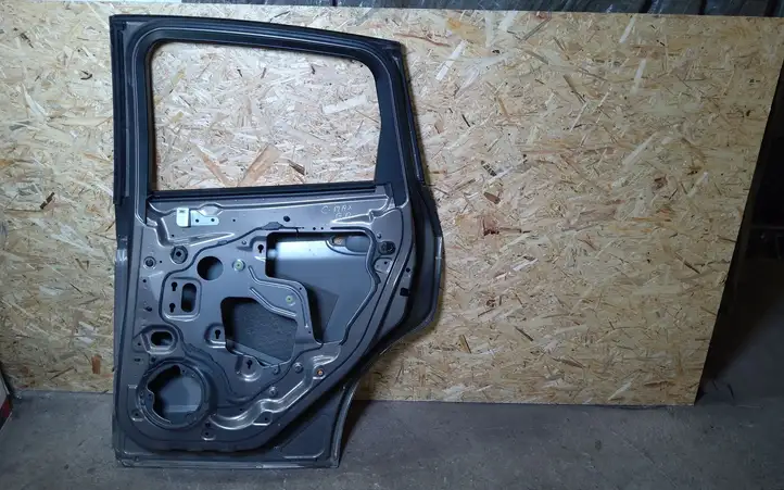 Ford C-MAX II (2010 - 2015) Задняя дверь — фото 2