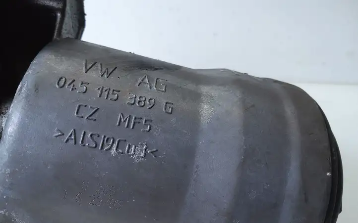 Volkswagen PASSAT B6 (2005 - 2010) 045115389G Кронштейн масляного фильтра — фото 4