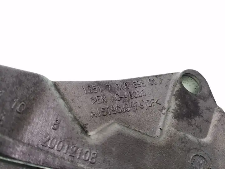 BMW 1 F20 F21 (2011 - 2019) 1351781069801 Кронштейн топливного насоса — фото 3