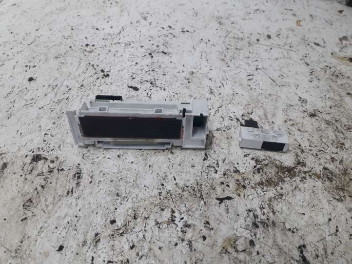 Renault Clio II (2001 - 2005)  21675179 Часы