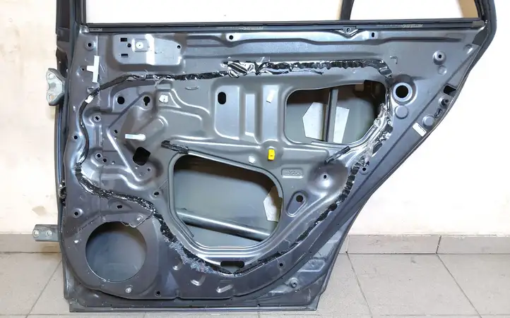 Toyota Avensis T250 (2006 - 2009) Задняя дверь — фото 3