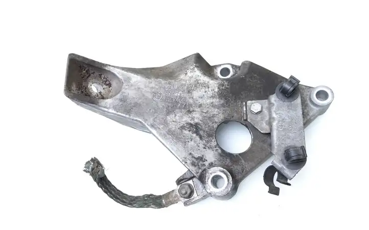 BMW 1 E81 E87 (2004 - 2011) 677504101 Кронштейн двигателя — фото 1