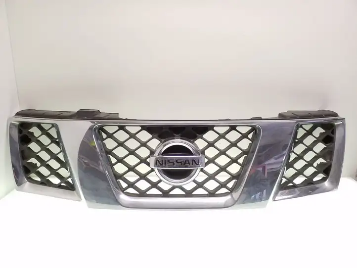 Nissan NP300 (2008 - 2015) 62310EBXXX Верхняя решетка радиатора — фото 1