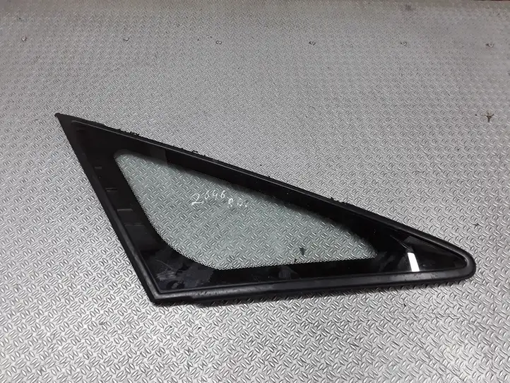 Mitsubishi Grandis (2003 - 2012) Треугольное стекло кузова — фото 1