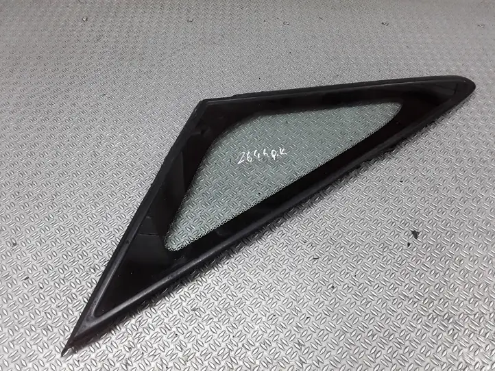 Mitsubishi Grandis (2003 - 2012) Треугольное стекло кузова — фото 1