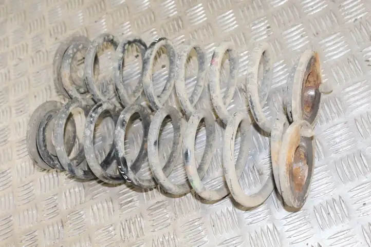 Skoda Yeti (2009 - 2012)   Пружина