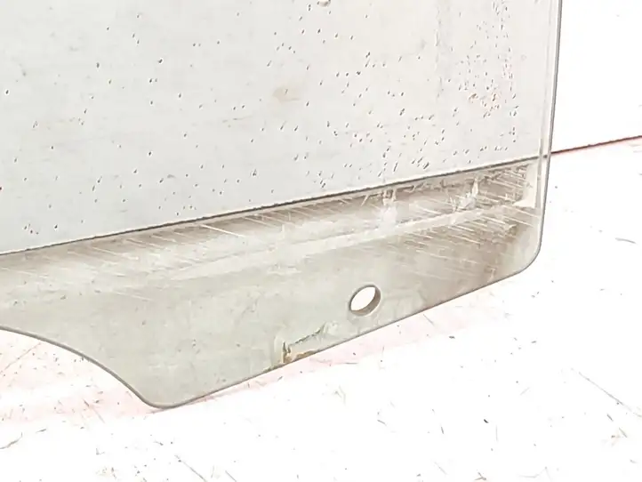 Peugeot 206 (1998 - 2012)  43R000464 Основное стекло передних дверей (двухдверного автомобиля)