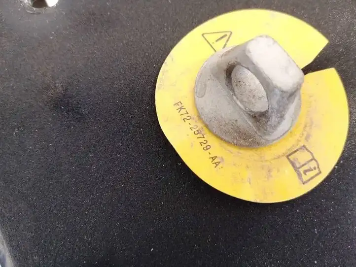 Land Rover Discovery Sport (2014 - 2019)  fk7225729aa Крепежный винт (запасное колесо)