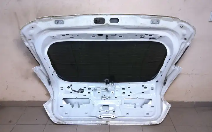 Ford Focus (2011 - 2015) Крышка багажника — фото 2