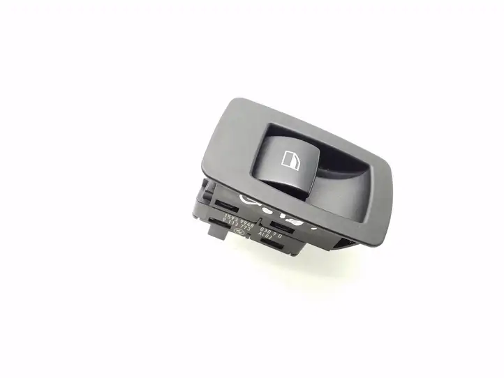 BMW 5 E60 E61 (2004 - 2010) 9113773 Кнопка стеклоподъемников — фото 1