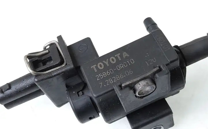 Toyota Avensis T270 (2009 - 2012) 258600R010 Соленоид турбины — фото 2