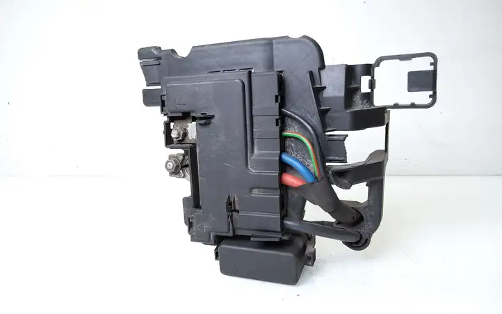 Volkswagen Polo V 6R (2009 - 2015) 6R0937550A Плюсовой провод аккумулятора — фото 1