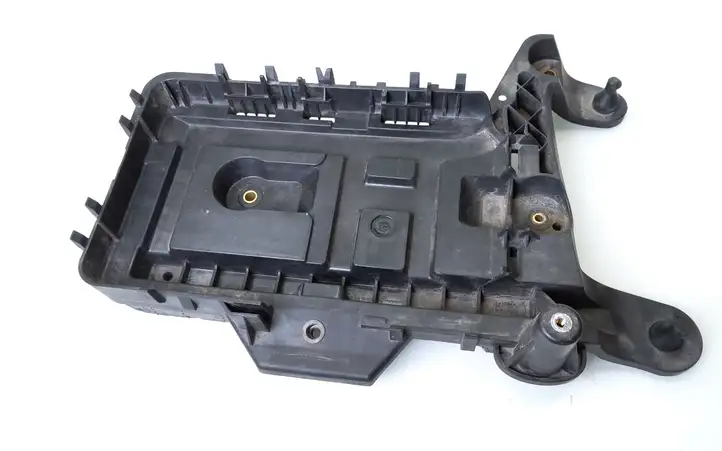 Volkswagen PASSAT B7 (2011 - 2014) 1K0915325B Площадка аккумулятора — фото 1