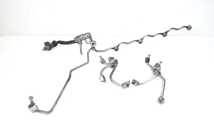 Toyota Avensis T270 (2009 - 2012) Трубка топливной системы — фото 1