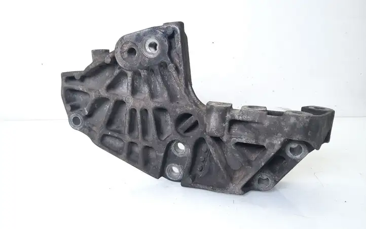 Renault Trafic II (X83) (2002 - 2014) 8200399938 Кронштейн генератора — фото 4
