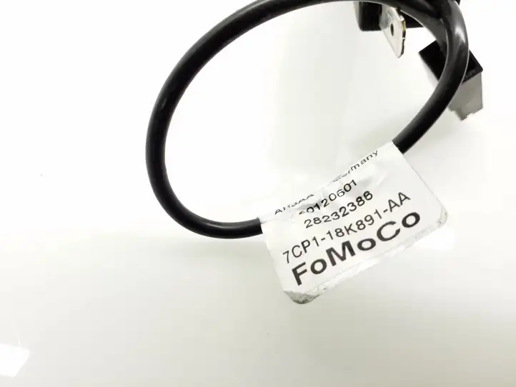 Ford Focus (2011 - 2015) 7CP118K891AA Усилитель антенны — фото 3