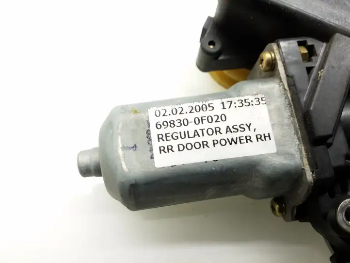 Toyota Corolla Verso AR10 (2004 - 2009) 698300F020 Стеклоподъемник задней двери — фото 3