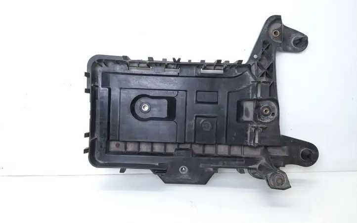 Volkswagen Golf Plus (2008 - 2014) 1K0915333 Площадка аккумулятора — фото 1