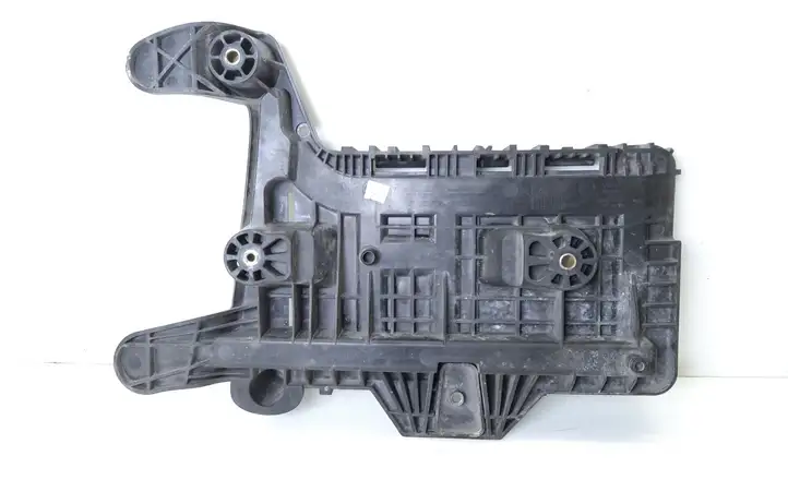 Volkswagen Golf Plus (2008 - 2014) 1K0915333 Площадка аккумулятора — фото 3