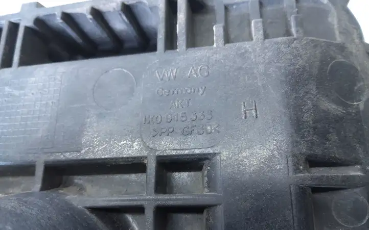 Volkswagen Touran I (2003 - 2010) 1K0915333H Площадка аккумулятора — фото 2