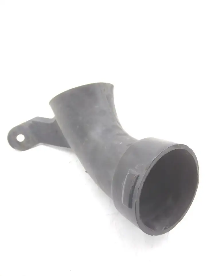Toyota Avensis T270 (2009 - 2012) 177510R040 Детали воздухозаборника — фото 2