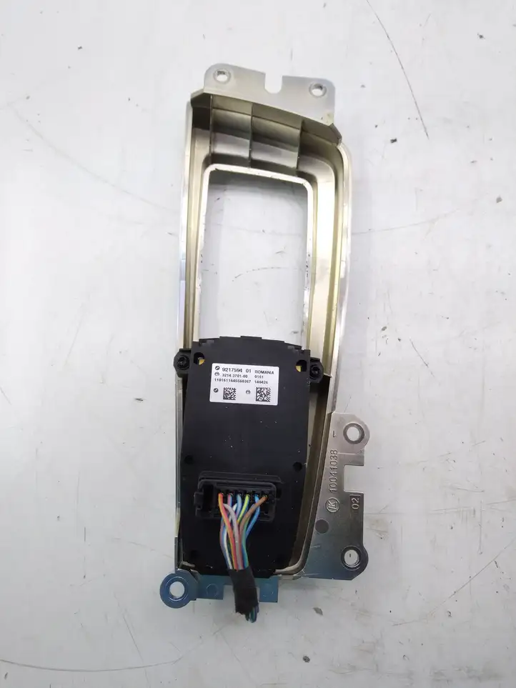 BMW 5 F10 F11 (2009 - 2016) 921759401 Кнопка ручного тормоза — фото 2
