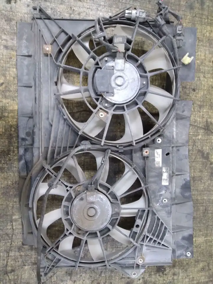 Toyota Avensis T270 (2009 - 2012) 160400R160 Дифузор радиатора — фото 4