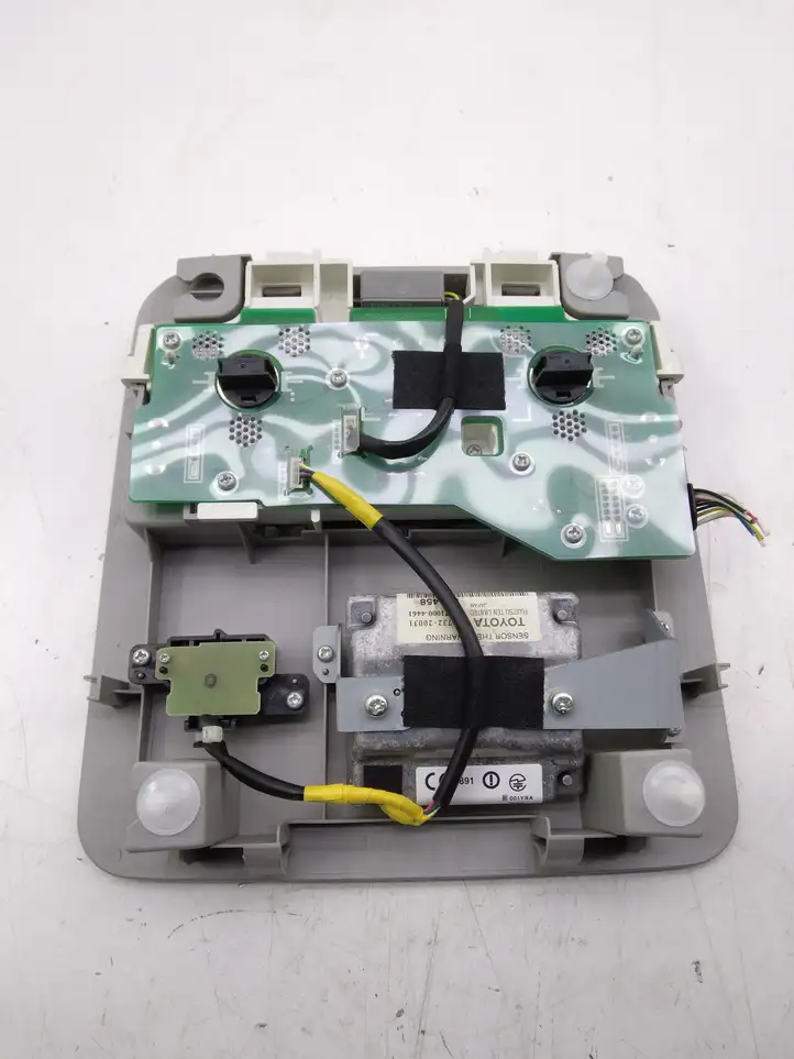 Toyota Avensis T270 (2009 - 2012) 8973220031 Передняя подсветка — фото 2