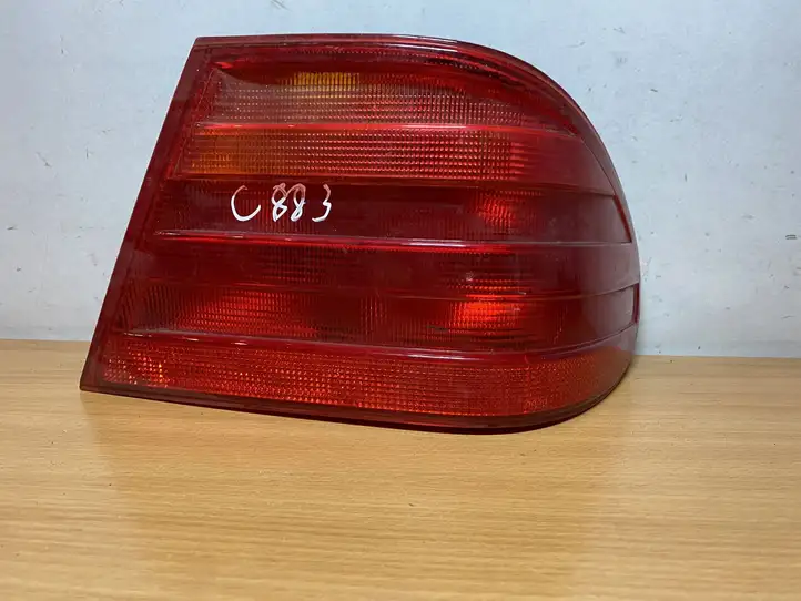 Mercedes-Benz E W210 (1995 - 2002) A2108204464 Задний фонарь в кузове — фото 1
