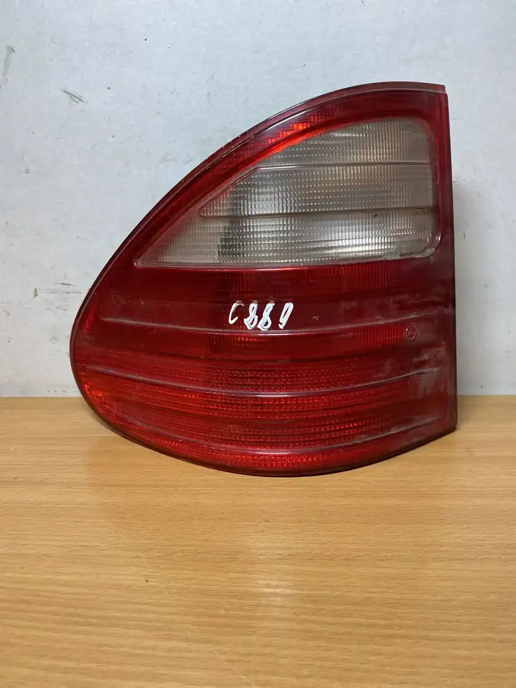 Mercedes-Benz E W210 (1995 - 2002) A2108204764 Задний фонарь в кузове — фото 1