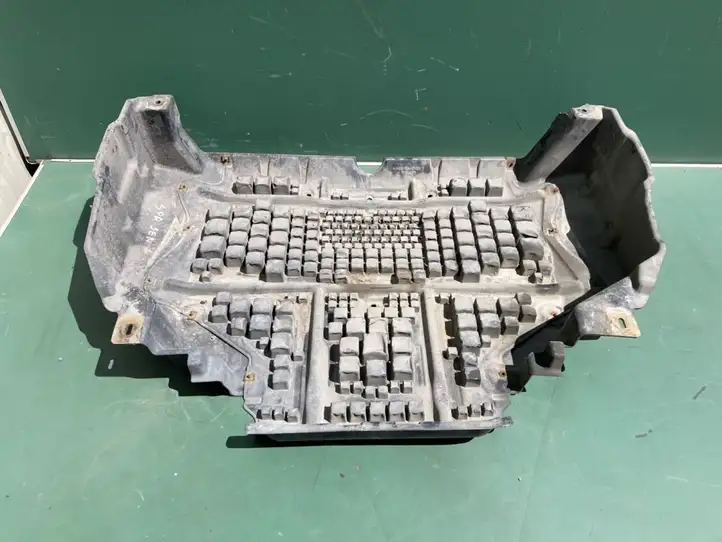 Mercedes-Benz Sprinter W901 W902 W903 W904 (1995 - 2007) 9015240925 Защита двигателя — фото 2