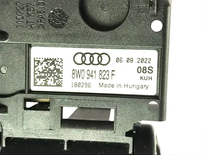 Audi A4 S4 B9 8W (2019 - ) 8W0941823F Блок предохранителей — фото 3