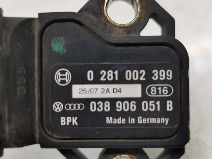 Volkswagen PASSAT B6 (2005 - 2010) 038906051B Датчик давления воздуха впуска — фото 5