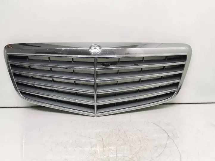 Mercedes-Benz E W211 (2002 - 2009) A2118801783 Передняя решетка — фото 1
