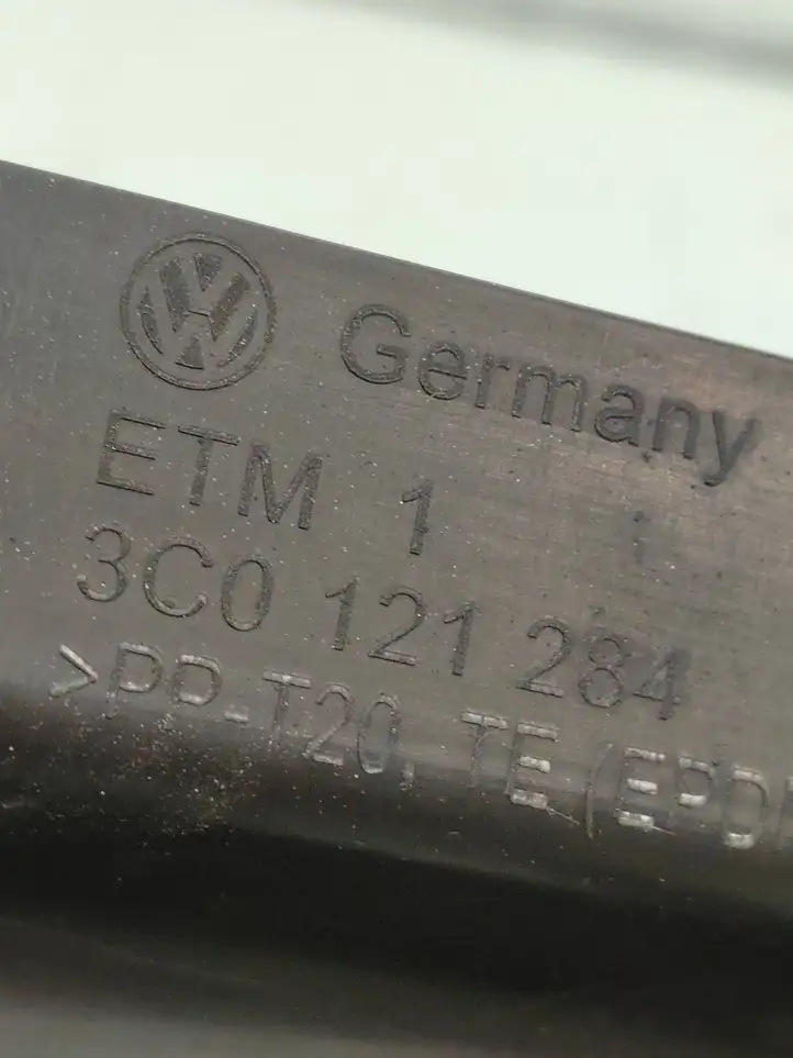 Volkswagen PASSAT B6 (2005 - 2010) 3C0121284 Дефлектор воздуха — фото 4