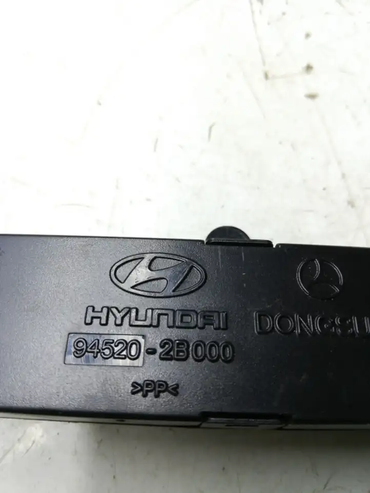 Hyundai Santa Fe (2005 - 2009) 945202B000 Часы — фото 2