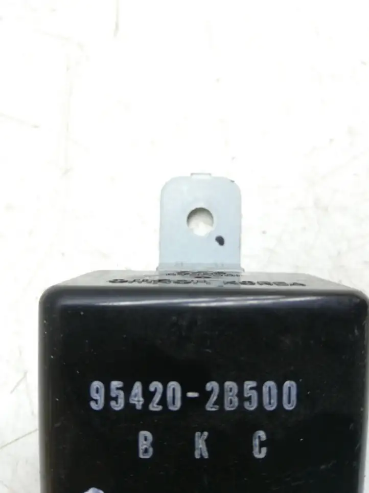 Hyundai Santa Fe (2005 - 2009) 954202B500 Реле стеклоочистителей — фото 4