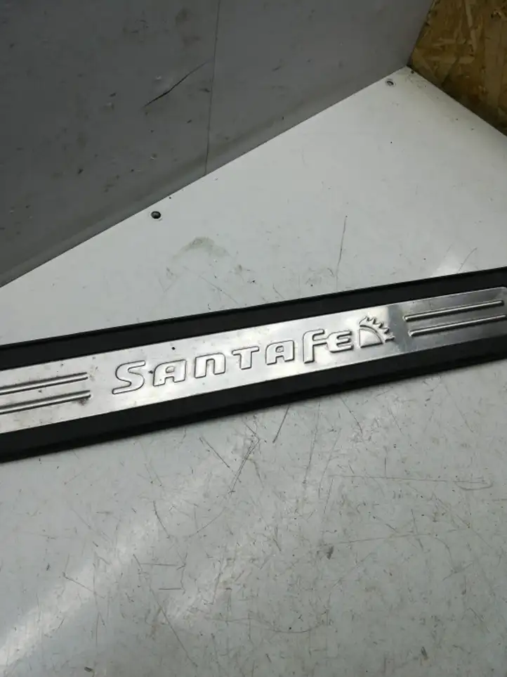 Hyundai Santa Fe (2005 - 2009) 858812B000 Внутренняя отделка переднего порога — фото 4